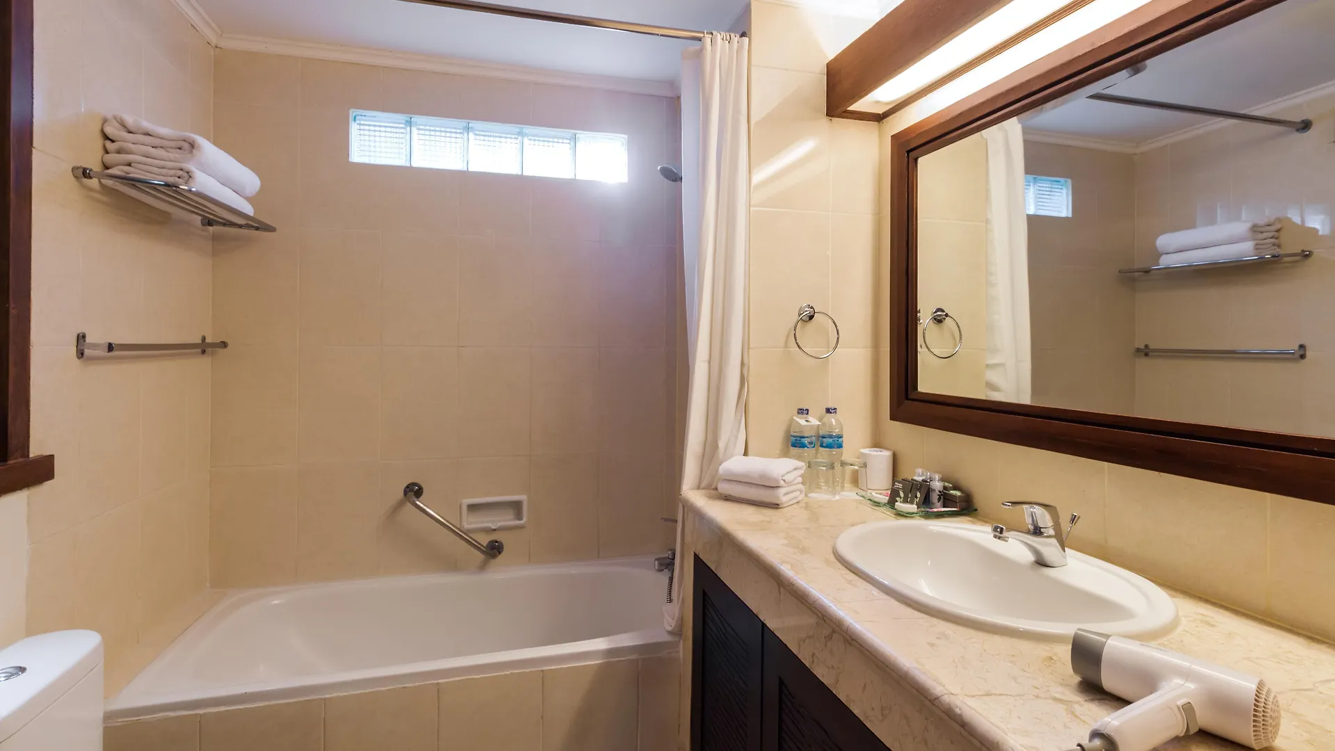 Risata Bali Resort & Spa Kuta Lombok Hotell
